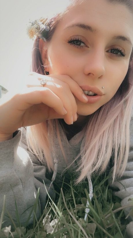 kayy lovee ポルノスター アート 画像