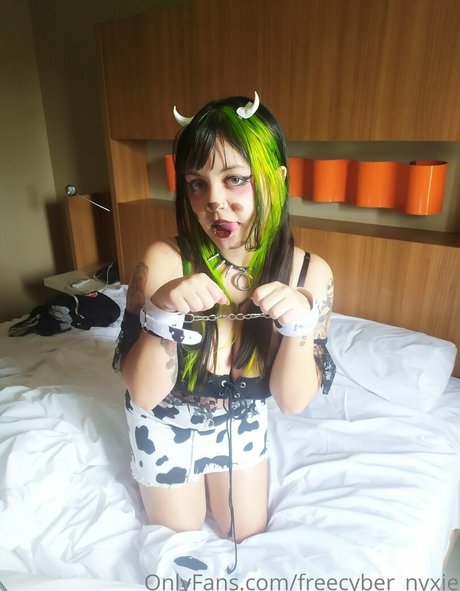 freecyber nyxie 裸のスター ギャラリー