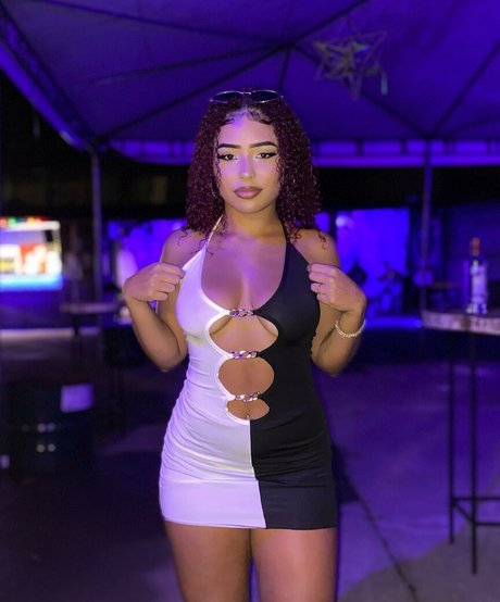 Bruna Rafaela ヌードモデル 写真