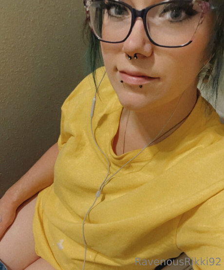 ravenousrikki92 ヌードスター 画像