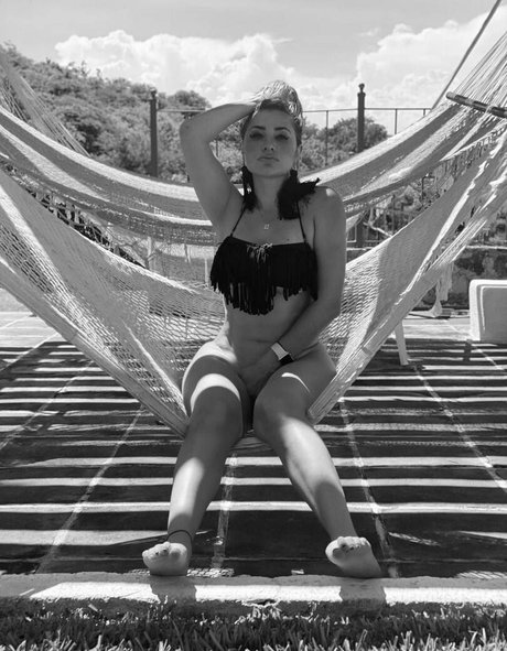 曲線美の裸OnlyFans ヌード ギャラリー