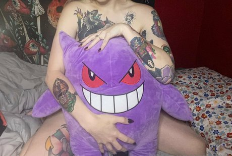 アジア人のタトゥー OnlyFans ポルノ ギャラリー