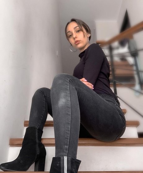 agusdigri 裸モデル 写真