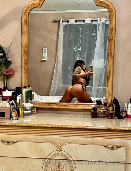 Anna Lisa Herascu アートスター 写真