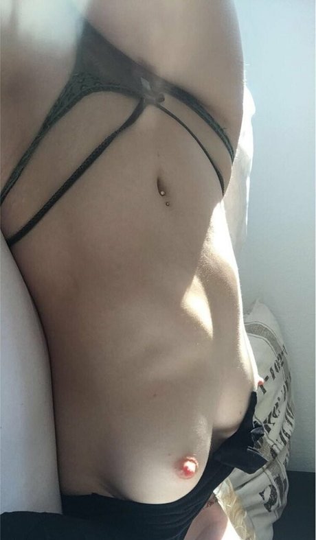 細身の巨乳OnlyFans 無料ヌード 写真