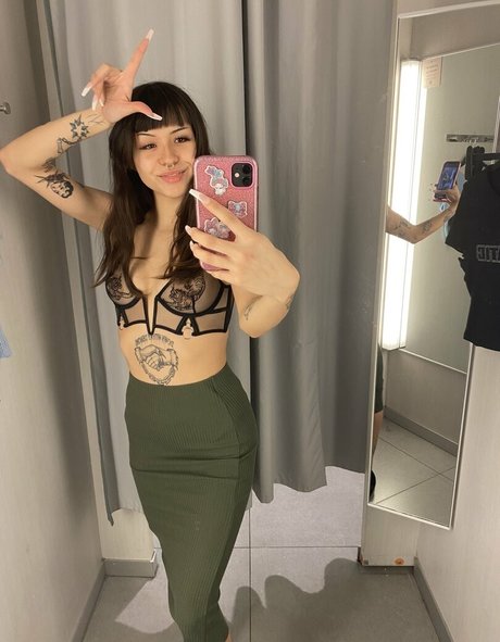 フラットオンリーファン セクシーヌード 写真