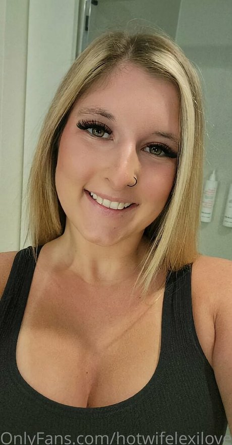 hotwifelexilovex 完璧なモデル 写真