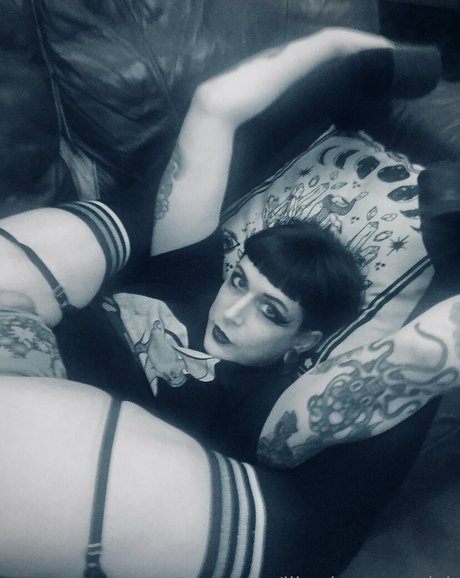 アヘ顔 OnlyFans アート裸 ギャラリー