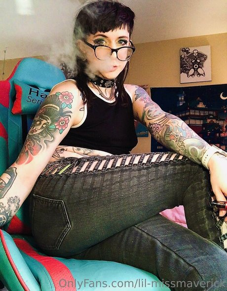 lil missmaverick アダルトモデル 写真
