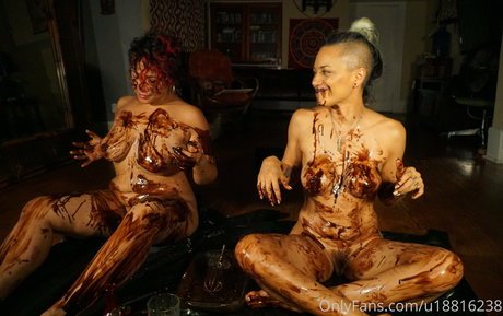 Naked Intelligence エロティックモデル 写真