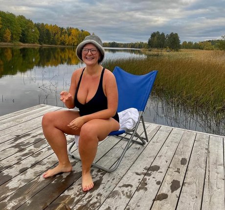 姉妹のOnlyFans 無料セクシー 写真