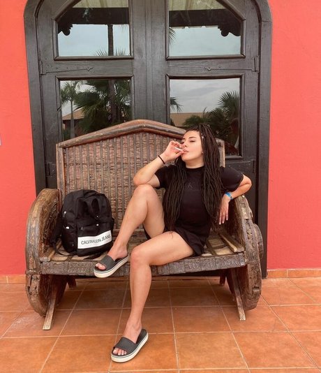 ぽっちゃりブロンドOnlyFans ホット裸 写真