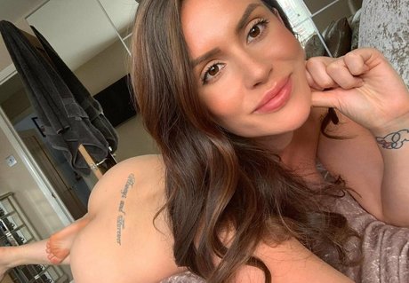 小柄なBBC OnlyFans ポルノ 写真