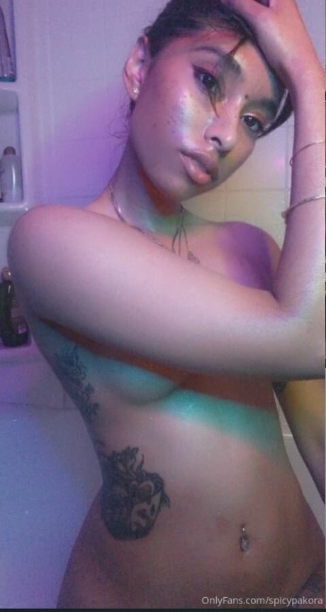Spicypakora アダルトモデル 写真