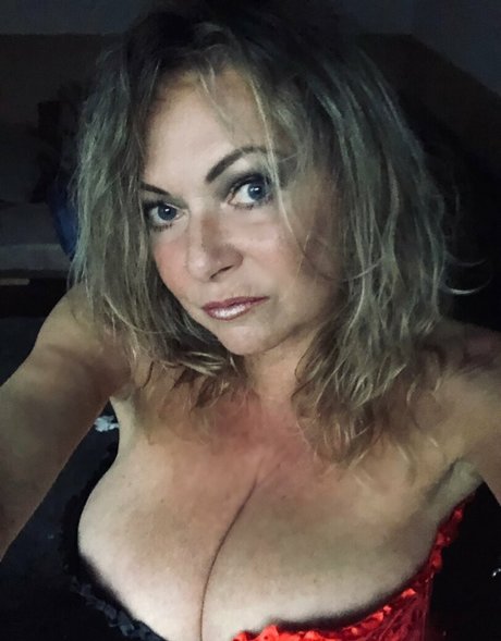 Debee Ashby ポルノモデル 画像