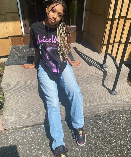 アナルパウグオンリーファンズ ヌード 画像