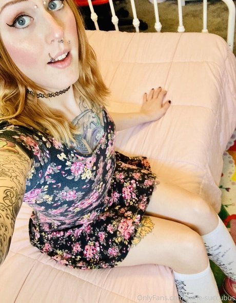 cutie succubus ホットなポルノスター ギャラリー