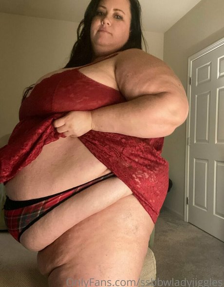 ssbbwladyjiggles セックススター 写真