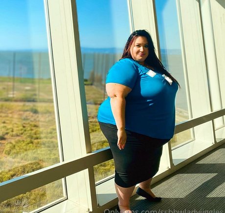 ssbbwladyjiggles HD女優 ギャラリー