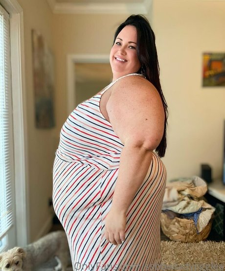 ブロンドヨガOnlyFans 美しいヌード 画像