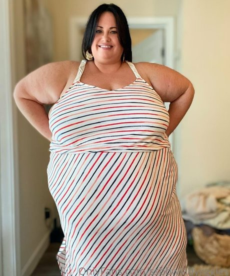 ssbbwladyjiggles 可愛いモデル アーカイブ