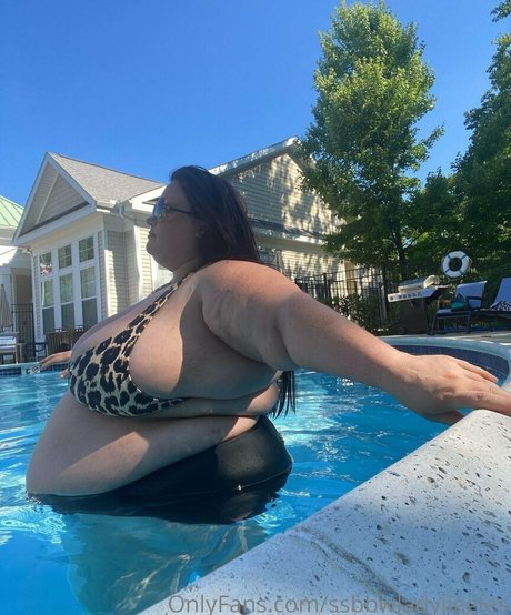 ssbbwladyjiggles ヌードモデル ギャラリー