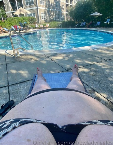 ssbbwladyjiggles 無料モデル 写真