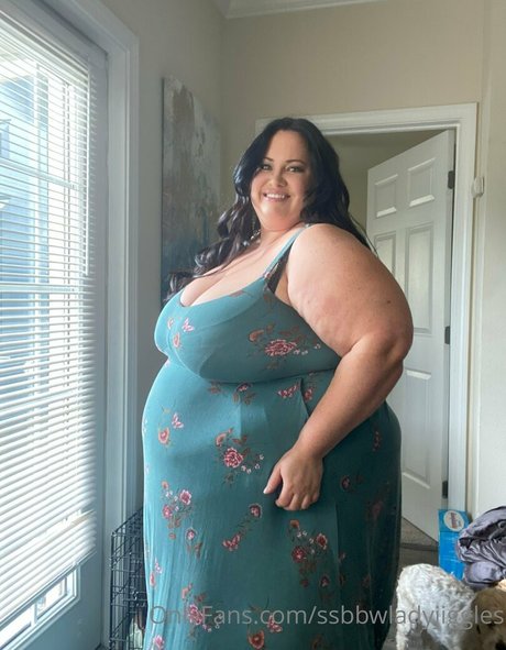 若いティーンのOnlyFans セクシーヌード 画像