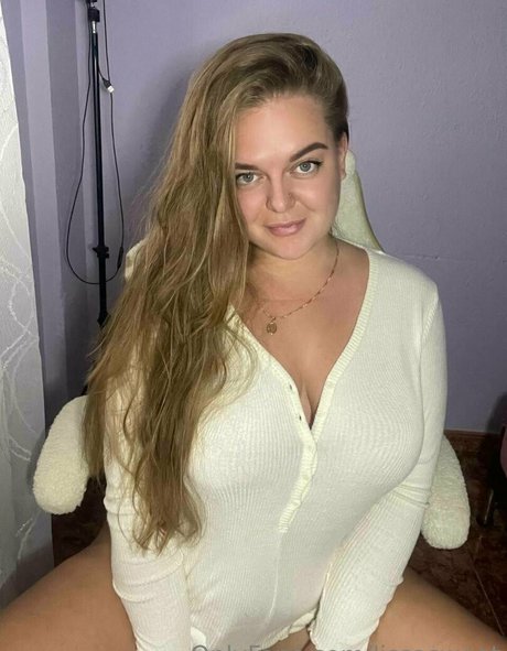 小柄なブロンドの熟女OnlyFans アートxxx 写真