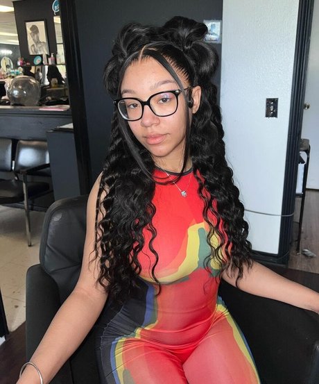 Caileneasely 女優 画像