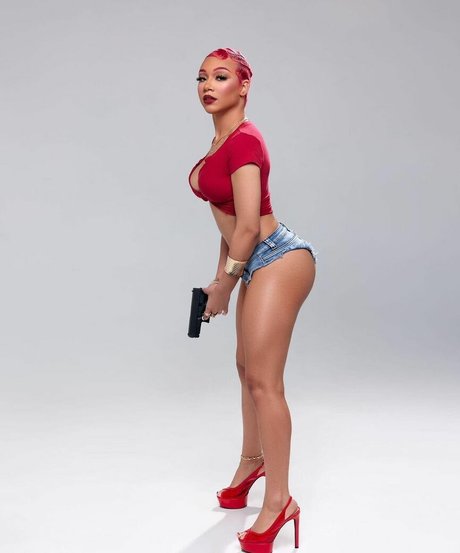 Caileneasely 高品質のスター アーカイブ