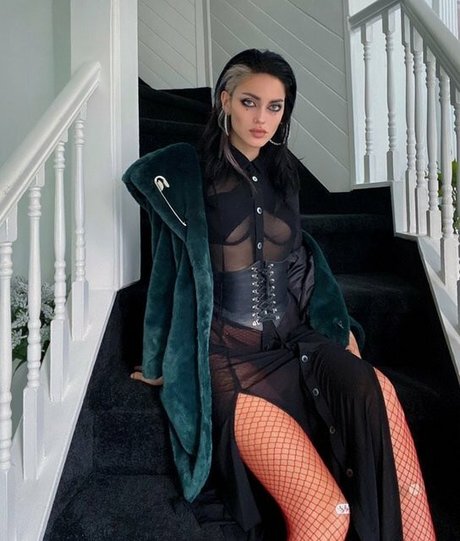 ニューハーフ巨乳OnlyFans 無料ヌード 写真