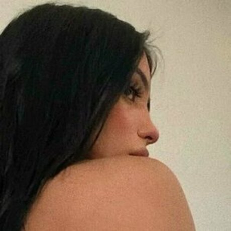 latinavalentinax エロティックなモデル 写真