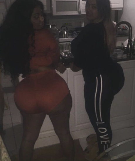 痩せたブロンドのOnlyFans セクシーヌード 写真