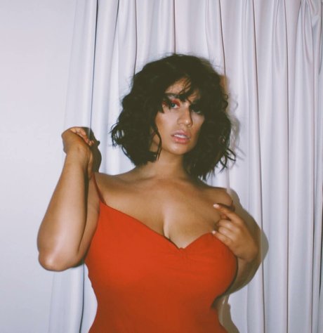 Paige Mary Grace スター 裸 写真