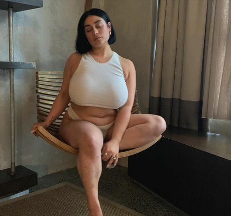 Paige Mary Grace ホットスター 画像