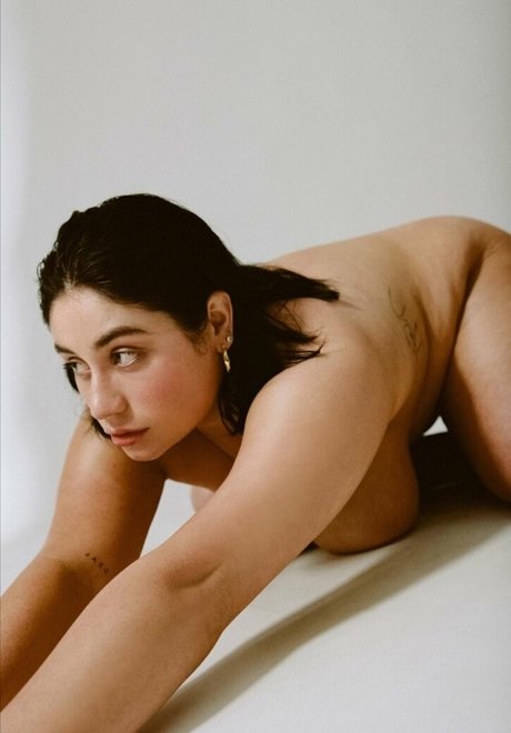 黒檀の白いチンポOnlyFans アートポルノ 画像