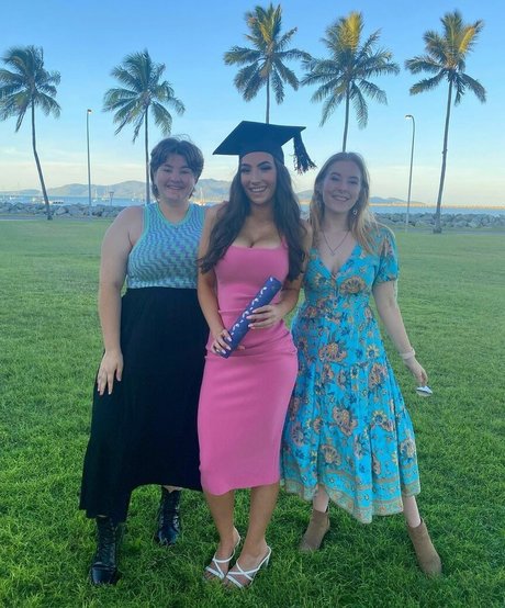 18歳のOnlyFans 美しいヌード 画像