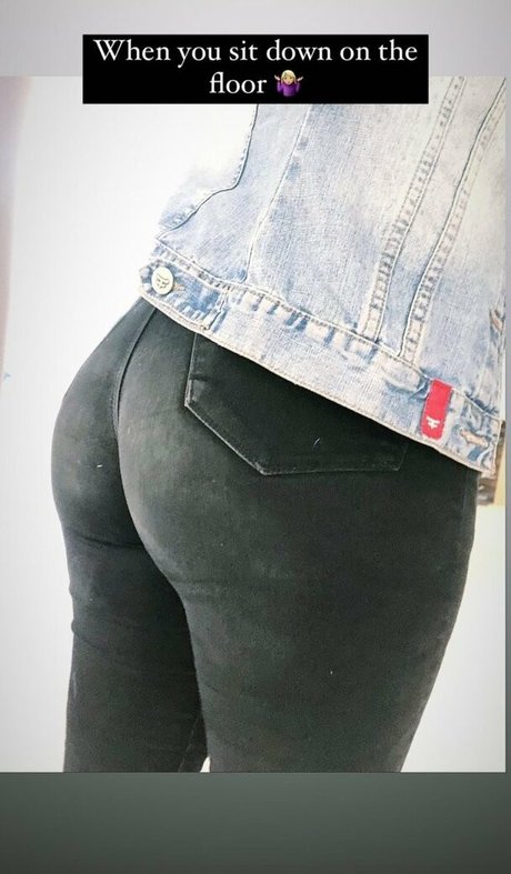 ブルネットの教師OnlyFans エロチック 画像