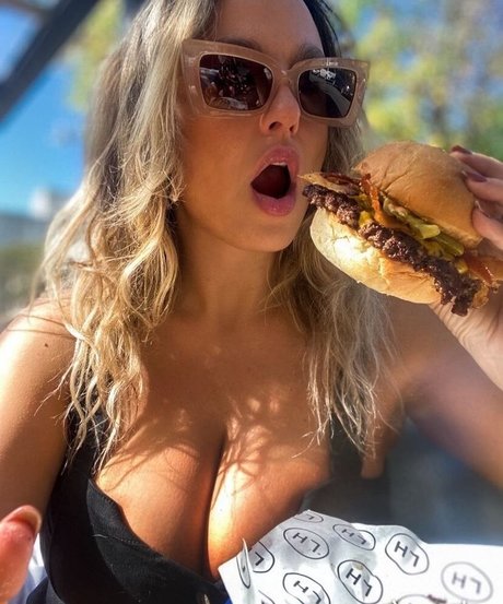 ライブストリーミングOnlyFans セクシーヌード 写真