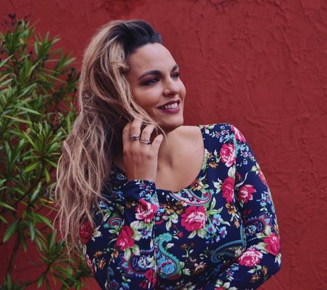 OnlyFansについて話す 美しいヌード 画像