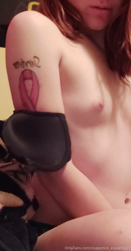 小柄で痩せたOnlyFans エロチック 写真