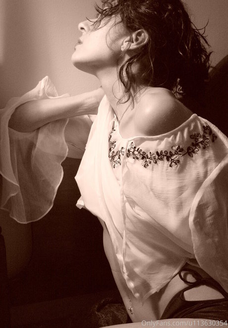 di ana fire ポルノモデル 写真