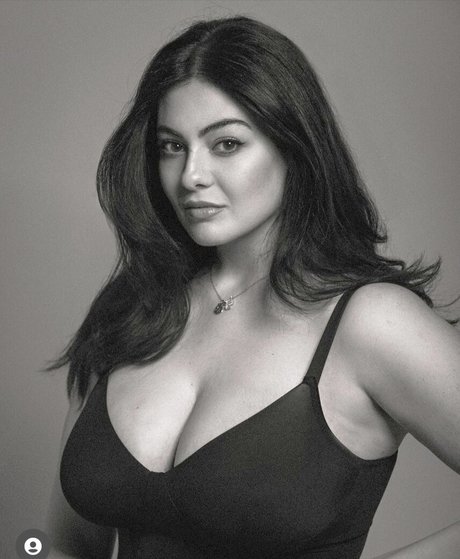 Paola Torrente ヌードスター 写真