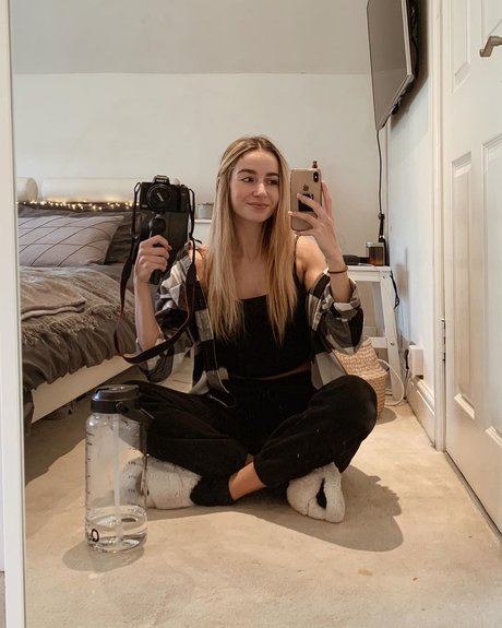 毛深い妊婦OnlyFans ヌード ギャラリー