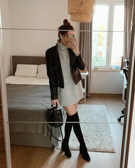 かわいい巨乳OnlyFans セクシー裸 写真