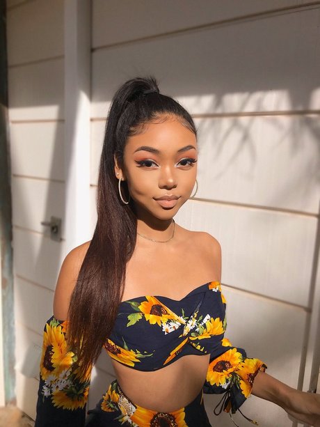 アジアの女性支配OnlyFans セクシーヌード 画像