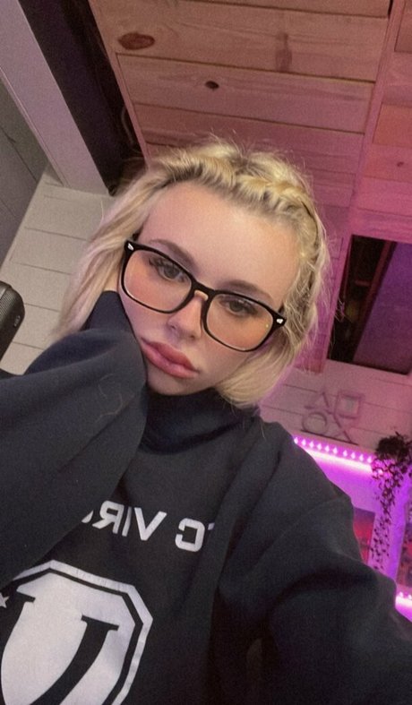 ブルネットの教師OnlyFans アートポルノ 画像