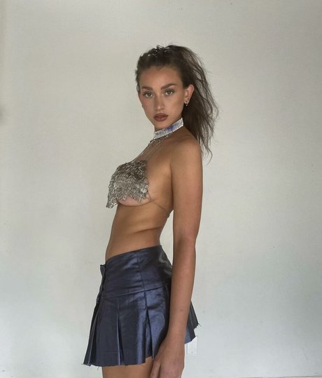 スターティーンオンリーファンズ エロチック 写真