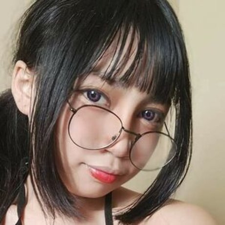 小柄なブロンドの熟女OnlyFans ベスト 写真